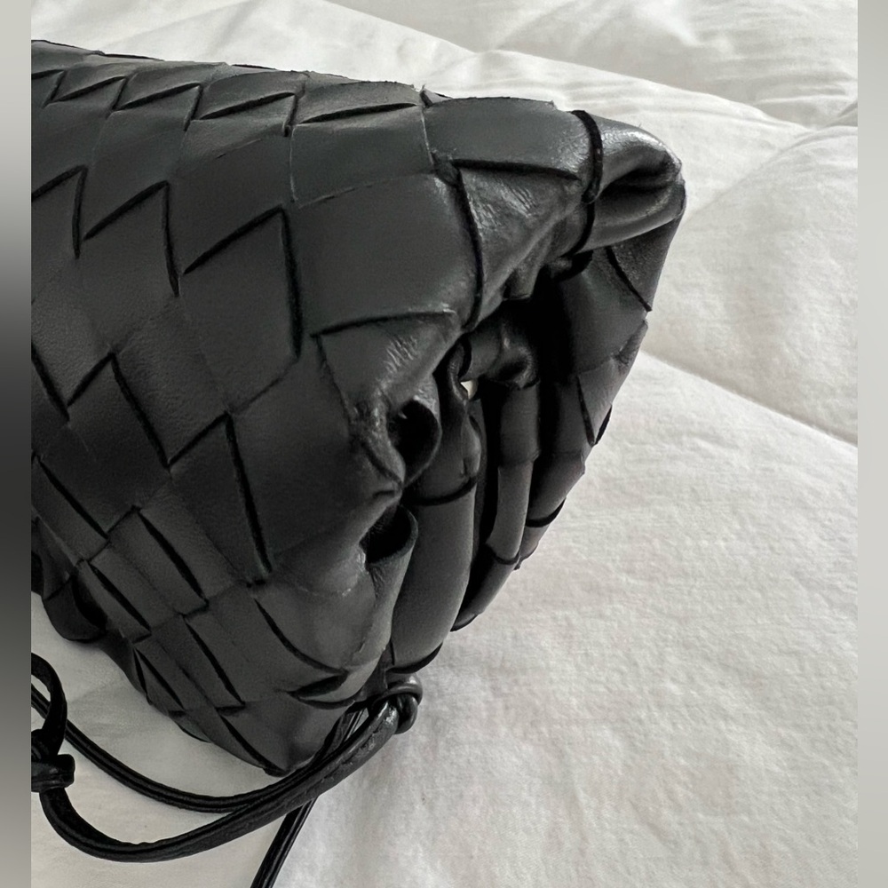 Bottega Veneta Intrecciato Mini Pouch in Black Leather - Picture 14 of 16
